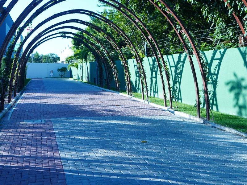 Piso Intertravado para Condomínios: Economia e Valorização do Empreendimento